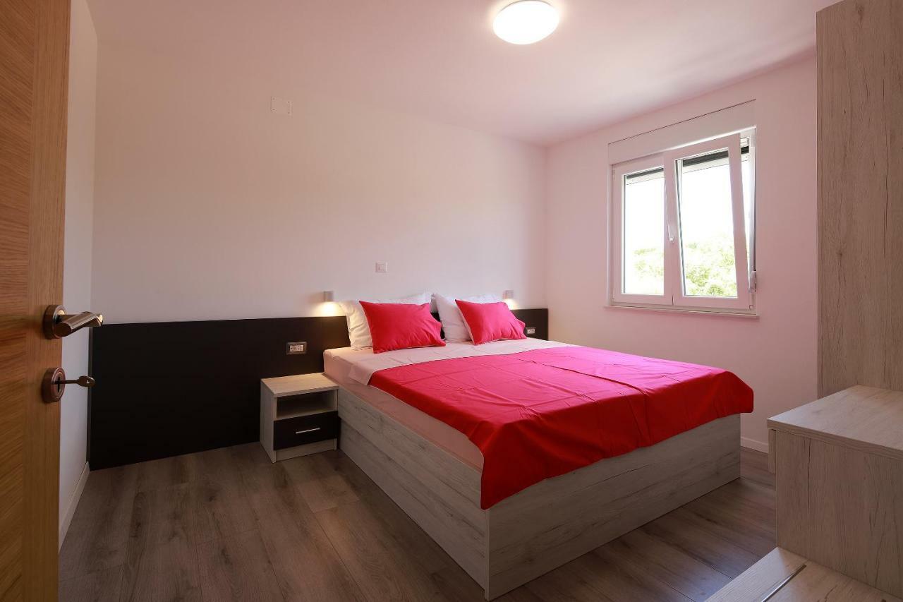 Apartmani Judita Pinezići Exterior foto